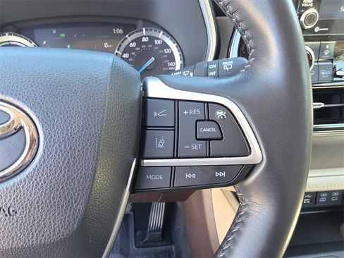 Certified 2022 Toyota Highlander XLE image 33