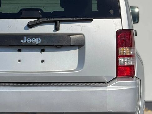 Used 2011 Jeep Liberty Sport image 14