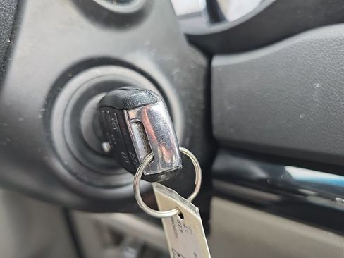 Used 2017 Kia Sedona LX FWD image 24