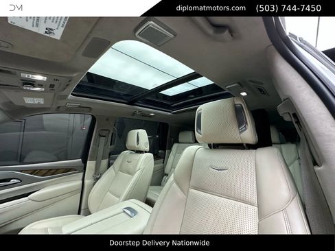 Used 2022 Cadillac Escalade ESV Sport Platinum w/ LPO, ONYX Package image 53