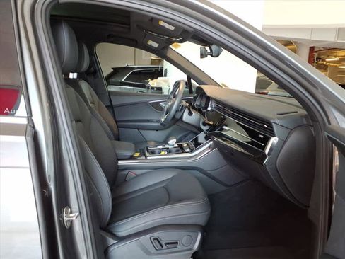Certified 2025 Audi Q7 3.0T Premium w/ Convenience Package image 13
