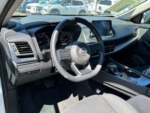 Used 2024 Nissan Rogue S FWD image 18