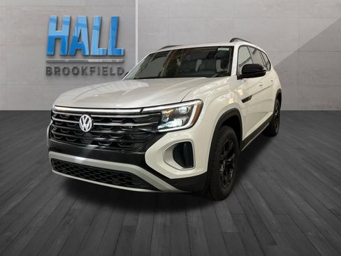 New 2026 Volkswagen Atlas Peak Edition AWD/4WD image 1