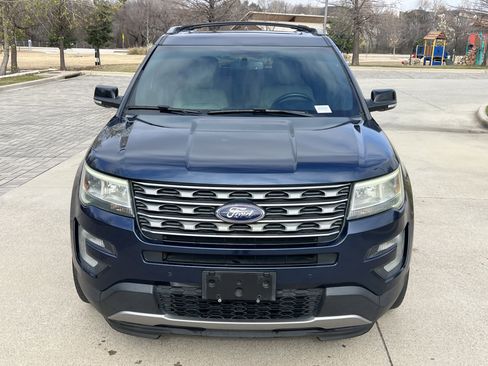 Used 2017 Ford Explorer XLT w/ Equipment Group 202A image 3