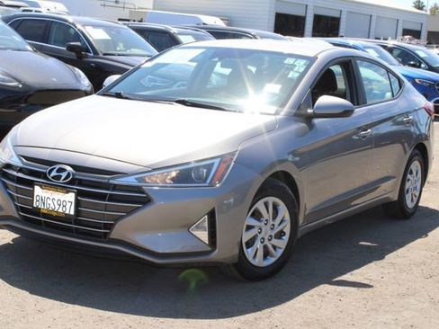 Used 2020 Hyundai Elantra SE w/ Cargo Package (C1) FWD image 8