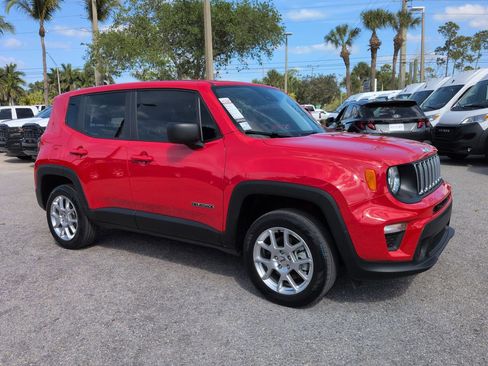 Used 2023 Jeep Renegade Latitude AWD/4WD image 2