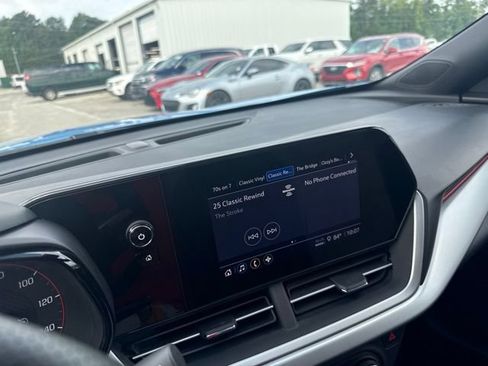 Used 2024 Chevrolet Trax RS FWD image 30