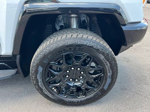 Used 2025 GMC Hummer EV 2X AWD/4WD image 14