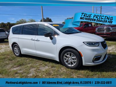Used 2026 Chrysler Pacifica Select