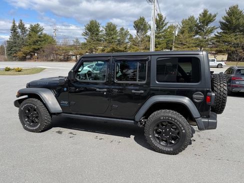 Used 2023 Jeep Wrangler Unlimited w/ Cold Weather Group image 9