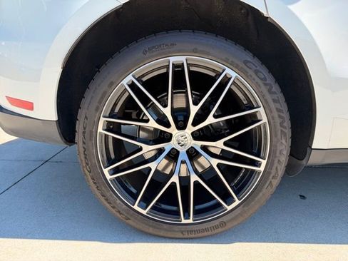Used 2023 Porsche Macan image 19