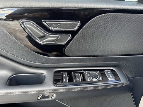 Certified 2025 Lincoln Aviator Premiere image 13