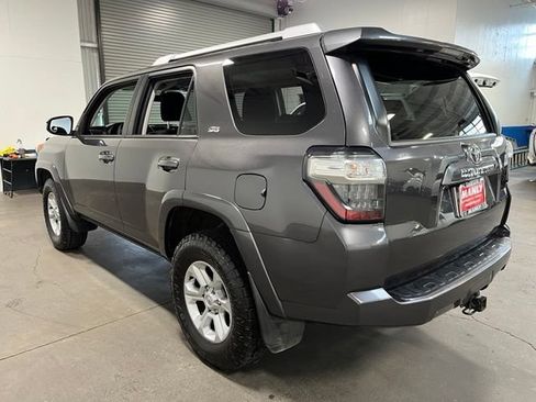 Used 2018 Toyota 4Runner SR5 AWD/4WD image 5