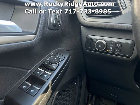 Used 2021 Ford Escape SEL w/ Technology Package image 11