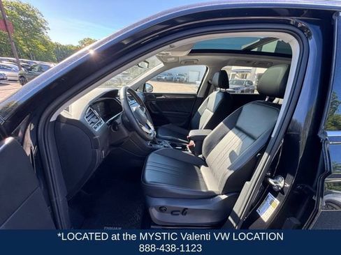 Certified 2022 Volkswagen Tiguan SE w/ Panoramic Sunroof Package AWD/4WD image 32