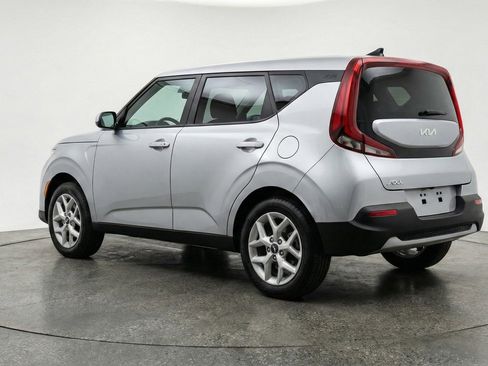 Used 2025 Kia Soul LX w/ LX Technology Package image 6
