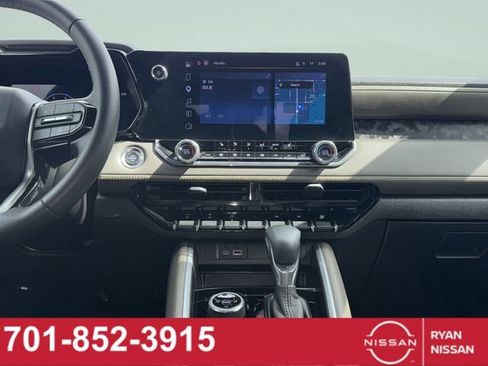 Used 2024 Chevrolet Colorado ZR2 w/ Technology Package AWD/4WD image 15