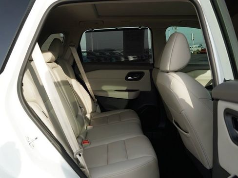 Used 2024 Nissan Rogue SL w/ SL Premium Package image 20