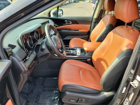 Used 2022 Kia Carnival SX FWD image 22