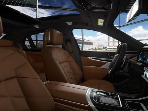 New 2026 BMW 750e xDrive w/ Executive Package image 35