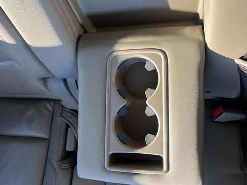 Used 2018 Chevrolet Suburban LT image 35