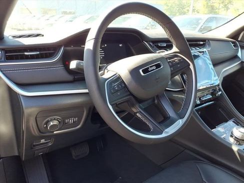 New 2025 Jeep Grand Cherokee 4WD image 17