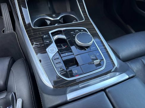 Used 2025 BMW X7 xDrive40i image 27