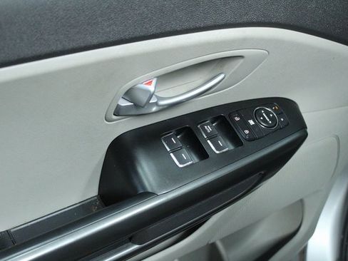 Used 2018 Kia Sedona L image 12