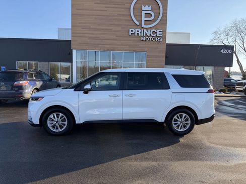 Used 2023 Kia Carnival LX image 22