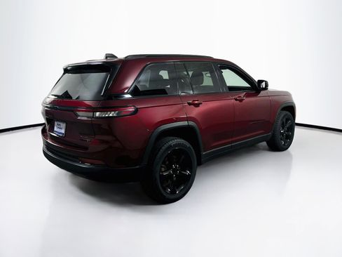 Used 2023 Jeep Grand Cherokee Limited w/ Black Appearance Package AWD/4WD image 5