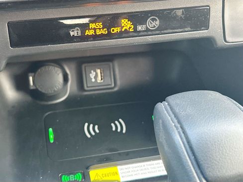Used 2024 Toyota RAV4 XLE AWD/4WD image 30