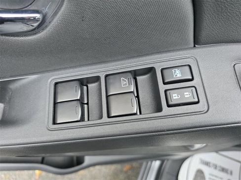 Used 2024 Nissan Frontier SV image 13