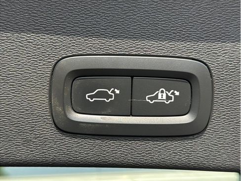 Used 2022 Volvo C40 P8 Recharge Ultimate image 25