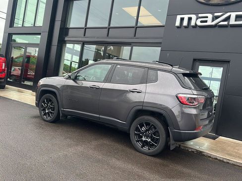 Used 2022 Jeep Compass Latitude w/ Convenience Group AWD/4WD image 2