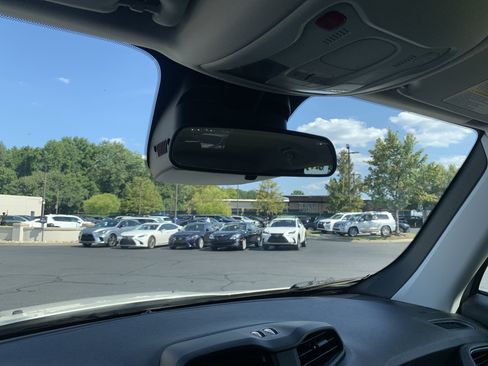 Used 2020 Jeep Renegade Latitude FWD image 27
