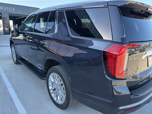 Used 2023 GMC Yukon SLT w/ SLT Premium Package image 2