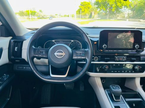 Used 2022 Nissan Pathfinder SV FWD image 14