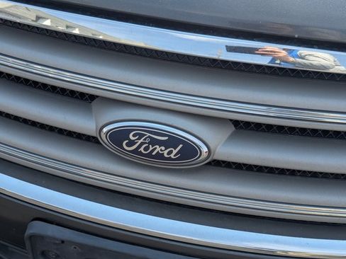 Used 2016 Ford Taurus SEL image 11