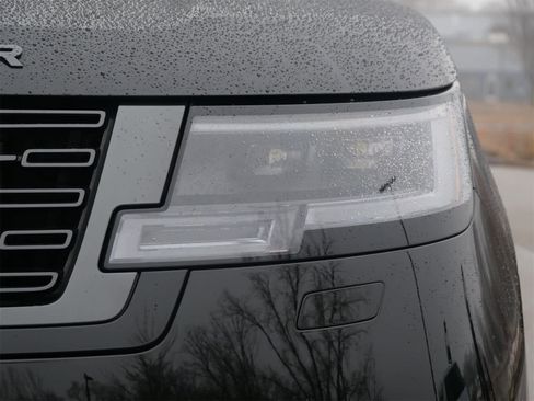Used 2025 Land Rover Range Rover SE image 6