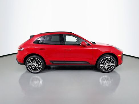 Certified 2025 Porsche Macan image 8