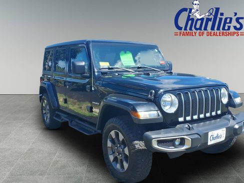 Used 2018 Jeep Wrangler Unlimited Sahara w/ Dual Top Group AWD/4WD image 3