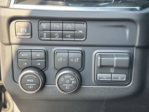 New 2026 Chevrolet Suburban RST w/ RST Capability Package AWD/4WD image 24