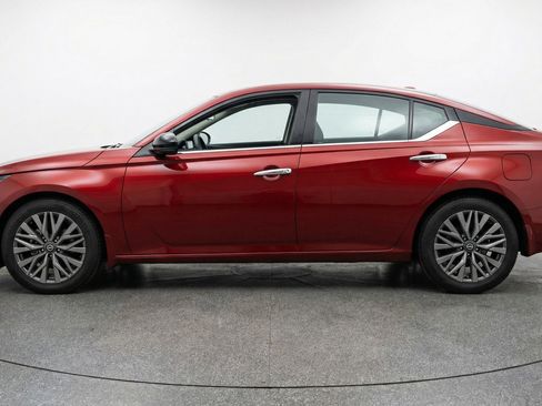 Used 2025 Nissan Altima 2.5 SV image 5