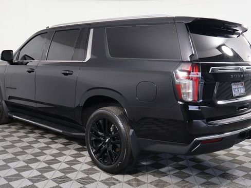 Used 2023 Chevrolet Suburban LT w/ LT Signature Package RWD image 4