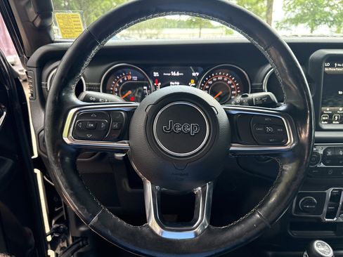 Used 2018 Jeep Wrangler Unlimited Sahara w/ Quick Order Package 24M Moab AWD/4WD image 24