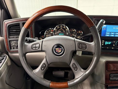 Used 2005 Cadillac Escalade EXT image 20
