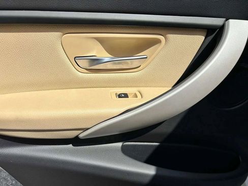 Used 2018 BMW 320i xDrive Sedan w/ Convenience Package image 16