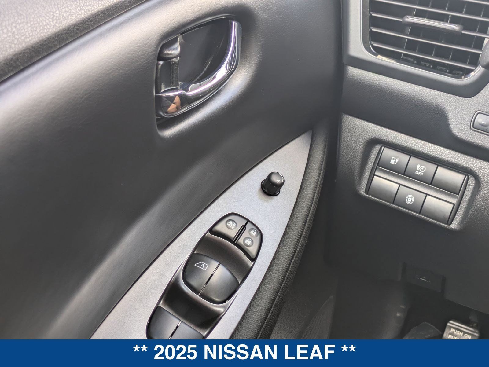 Used 2025 Nissan Leaf S FWD image 24