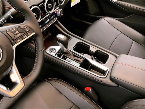 New 2025 Nissan Sentra SR w/ SR Premium Package FWD image 9