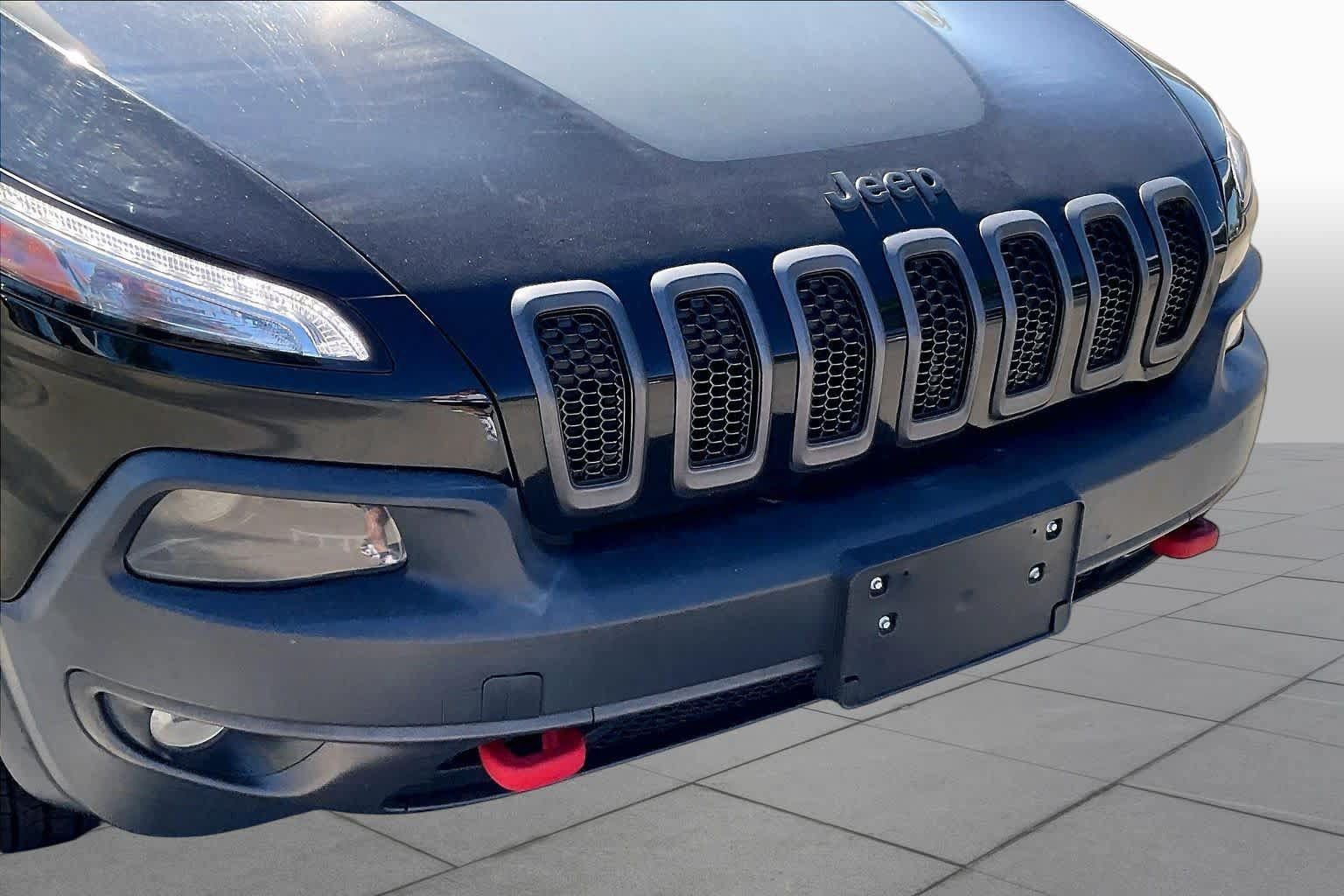 Used 2018 Jeep Cherokee Trailhawk AWD/4WD image 29